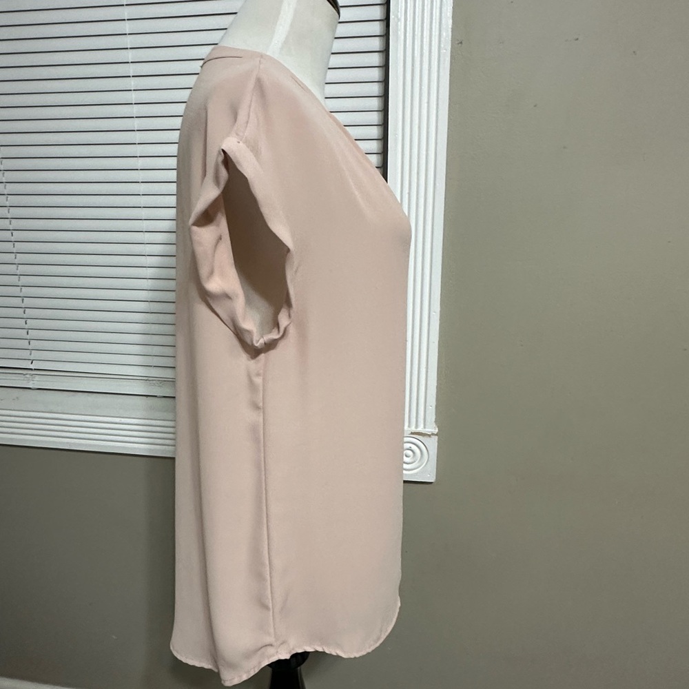 Philosophy women’s size M V-neck blouse with rolled cuff, sleeves, blush pink - Picture 4 of 8